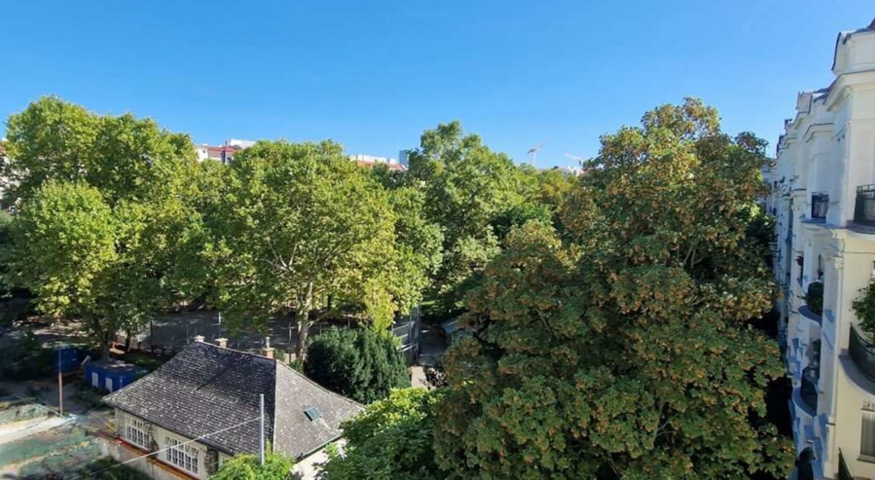 Immobilie in 1040 Wien, 4. Bezirk: Elegante 4-Zimmer-Wohnung mit wunderbarem Grünblick in den Park! - bild 1