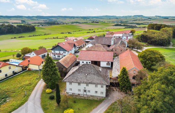 Immobilie in 4910 Innviertler Hügelland: Charmanter Bauernhof mit Potential! Vierseithof Nähe Ried im Innkreis