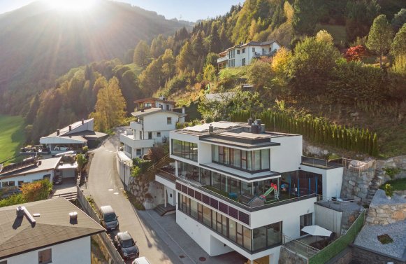 Immobilie in 5071 Salzburg - Kaprun - Kitzsteinhorn: Toplage: Lichtdurchflutete Villa mit Einliegerwohnung 