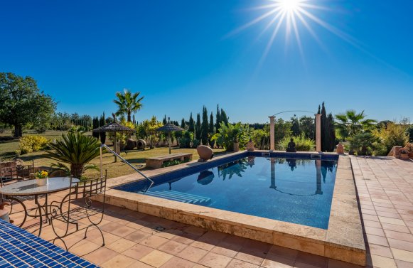 Immobilie in 07620 Mallorca - Llucmajor: Autarkes Landhaus mit großem Pool nahe Llucmajor