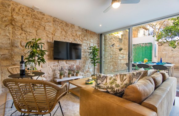Property in 07650 Mallorca - Santanyí: Charming townhouse with rental licence in the centre of Santanyí