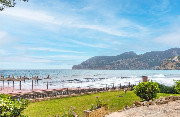 Property in 07160 Mallorca - Camp de Mar: Change of scenery ... Get up, experience sea!