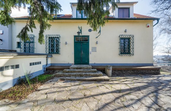 Property in 1190 Wien, 19. Bezirk: Turn-of-the-century house with a view over Vienna for rent!