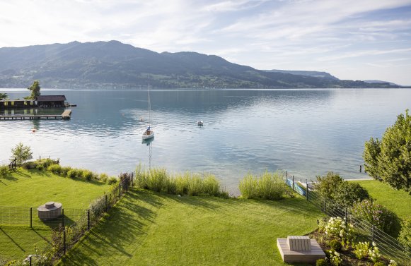 Immobilie in 5340 Salzkammergut - Attersee: Leben am türkisblauen Attersee! Traumvilla mit direktem Seezugang im Salzkammergut