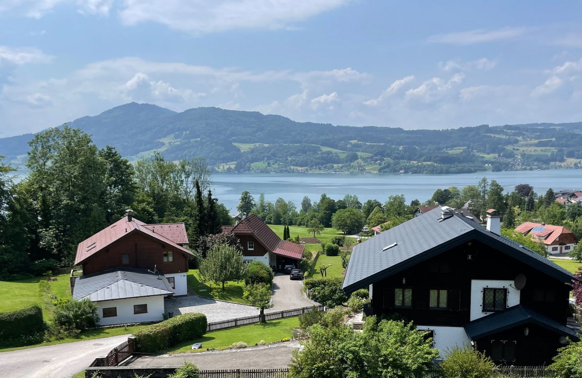 Property in 4853 Steinbach am Attersee / Salzkammergut: The lake glitters magically! Spacious property with old stock at the Attersee! - picture 5