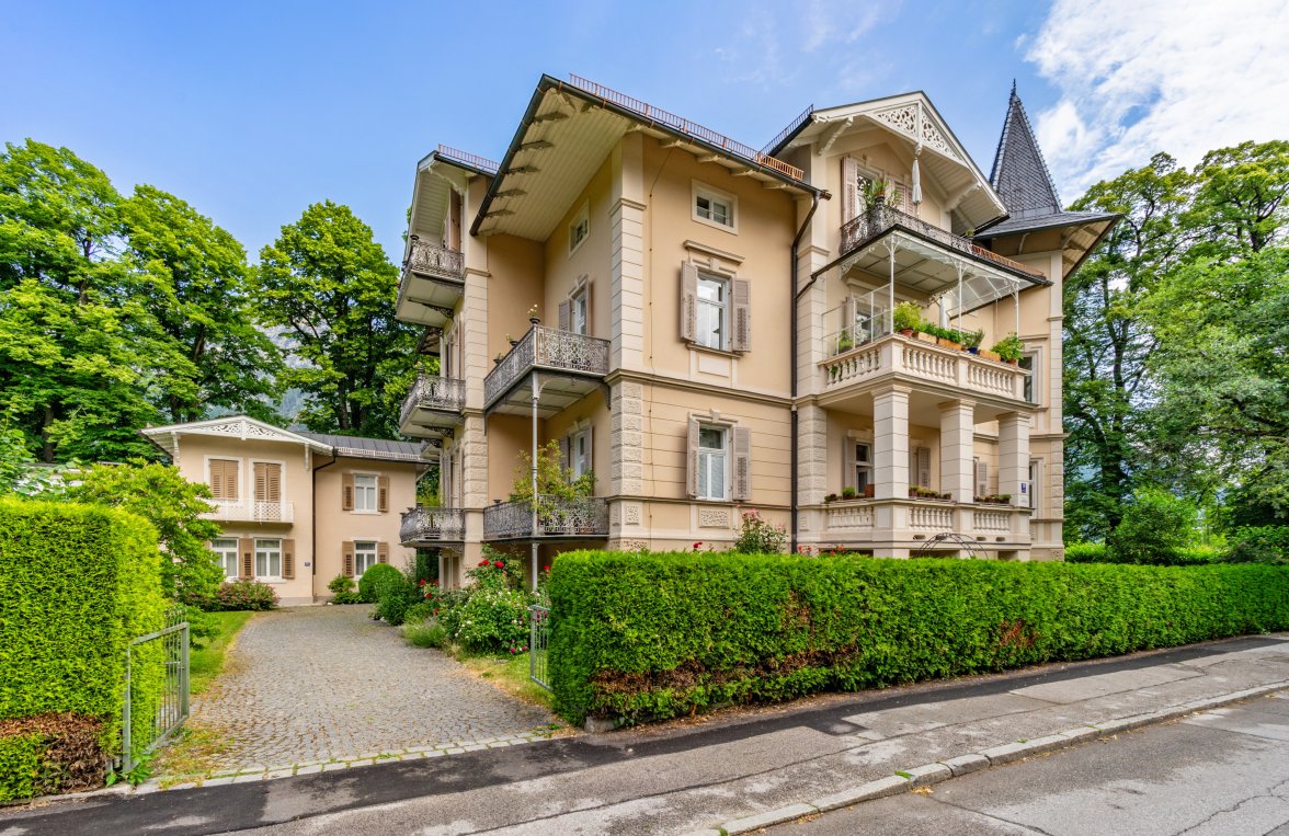 Property in 83435 Bayern - Bad Reichenhall: Old building - villa floor with approx. 235 m² of living space and a garden - picture 7