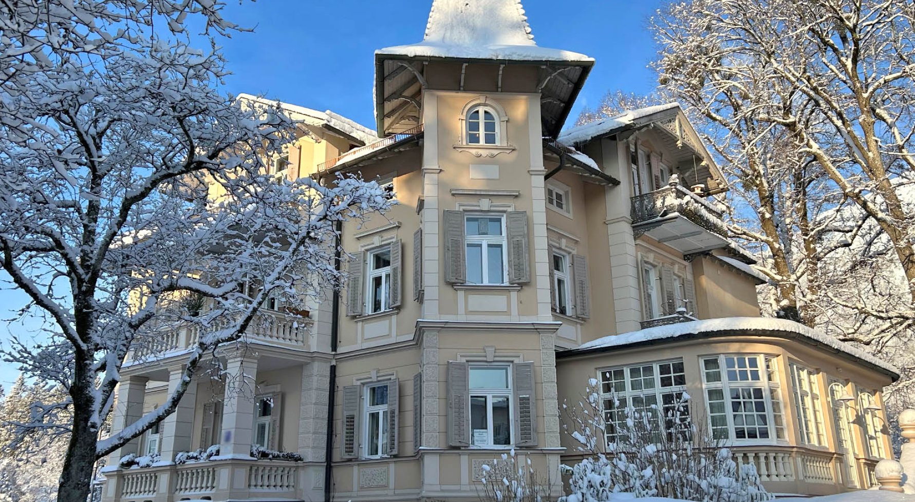 Immobilie in 83435 Bayern - Bad Reichenhall: Altbau - Villenetage auf ca. 235 m² mit wunderschönem Garten - bild 1