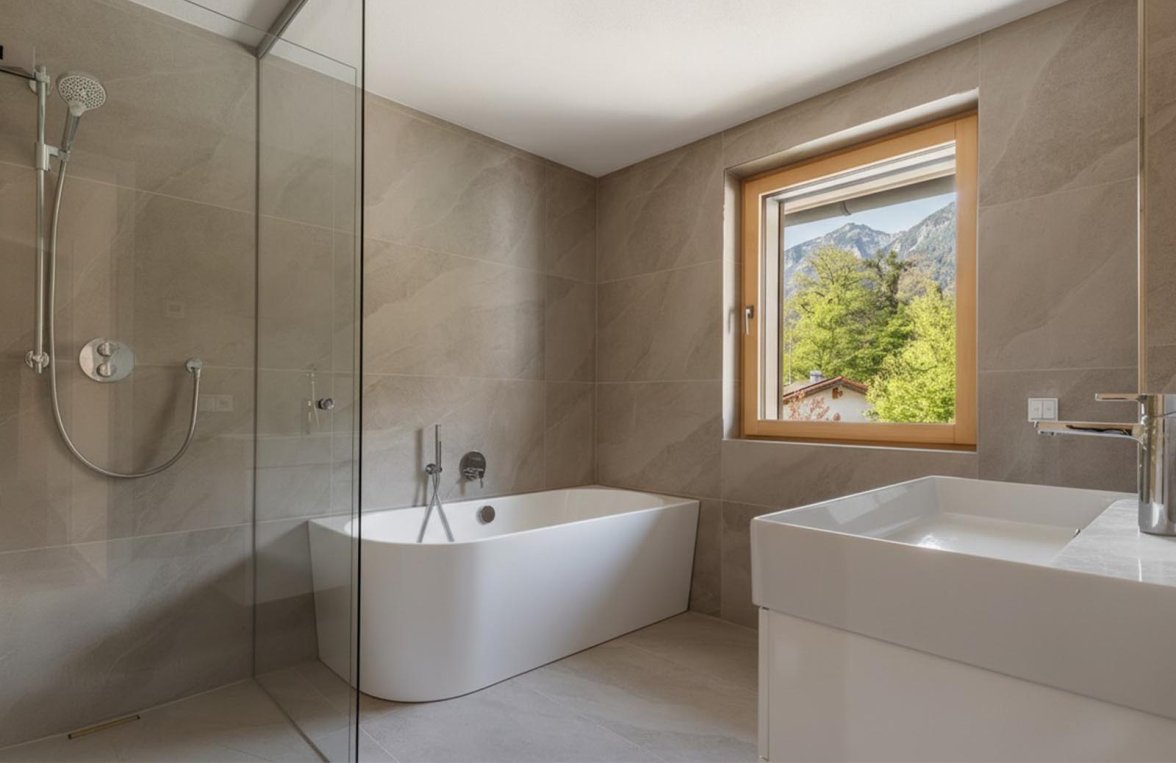 Nemovitosti v 83435 Bayern - Bad Reichenhall: Přistáli jste ve svém novém domově! Užijte si slunný balkon orientovaný na jih s výhledem na Schönberg - obrázek 4