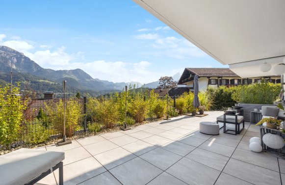 Property in 83471 Bayern - Berchtesgaden: A clear view! Classic living with a large terrace and a magnificent view