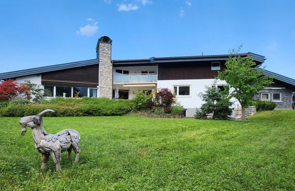 Immobilie in 83334 Bayern - Inzell: Einmalige Gelegenheit! Villa direkt am Inzeller Moor mit Gästewohnung