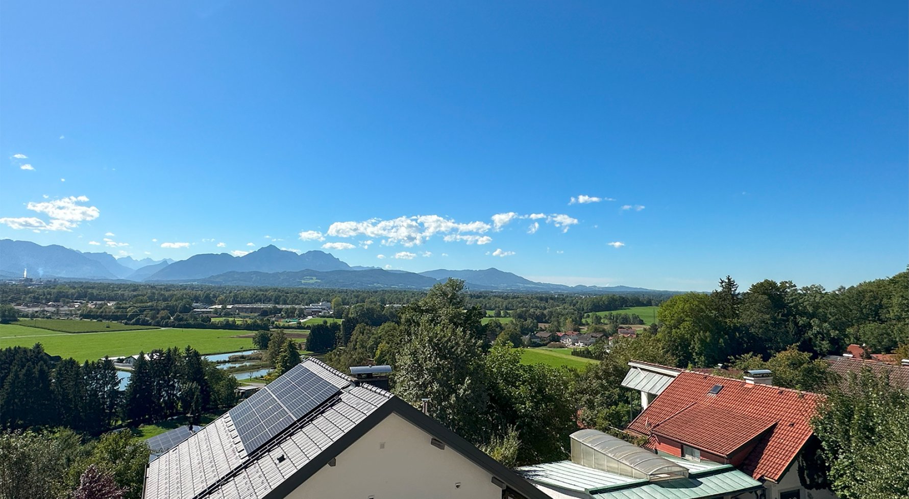 Immobilie in 5101 Salzburg - Bergheim: Glasfronten, die mit der Natur verschmelzen! Terrassentraum mit Weitblick - bild 1