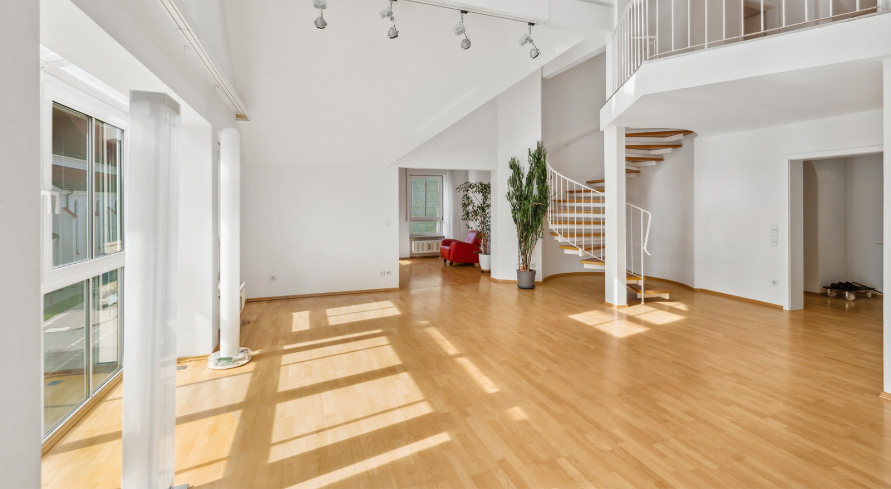 Immobilie in 83395 Bayern - Freilassing: Großzügige Dachterrassen-Maisonettewohnung vor den Toren Salzburgs! - bild 1