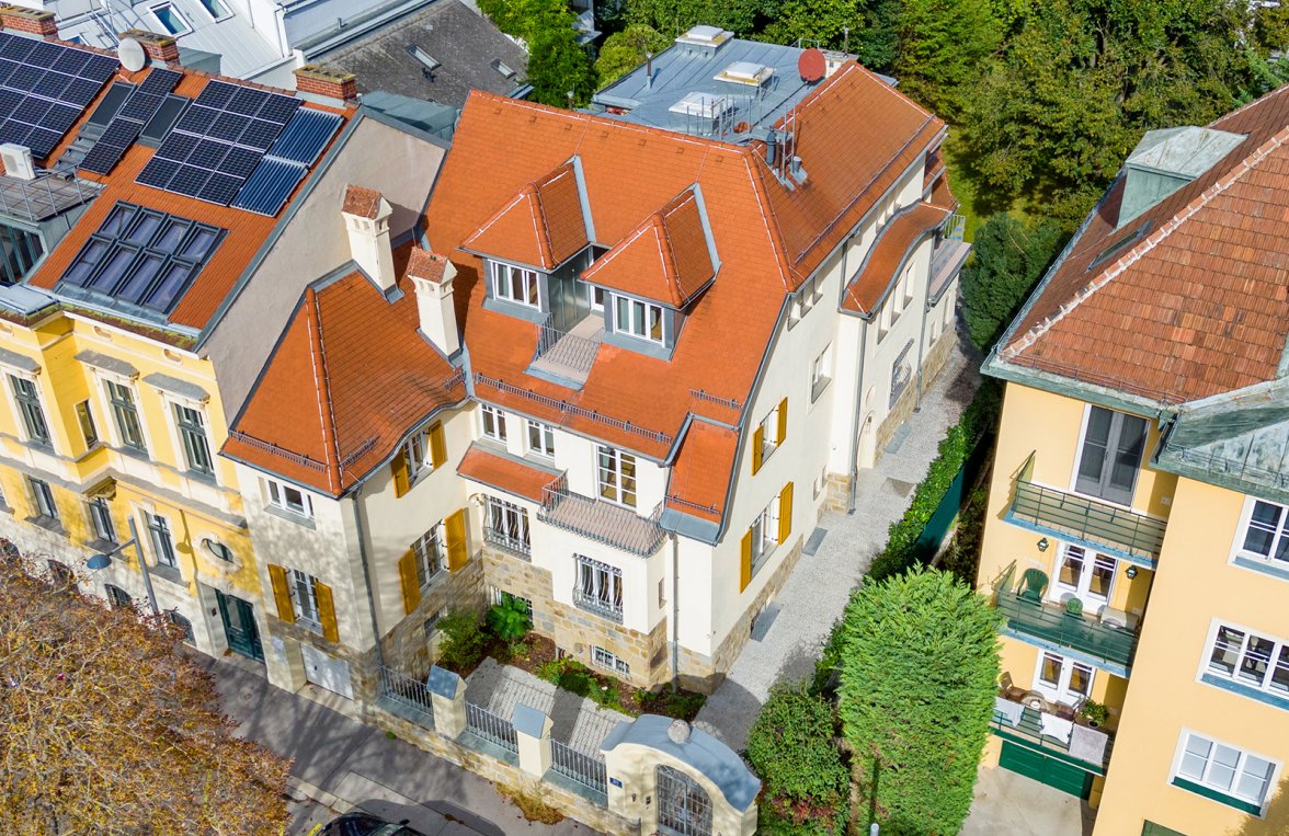 Repräsentative und neu sanierte Jahrhundertwendevilla mit Garten mitten