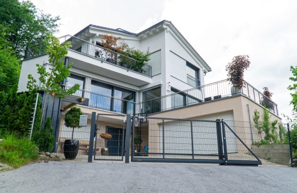Property in 5340 St. Gilgen: A feeling of freedom ... Stylish villa with unobstructed Lake Wolfgang views