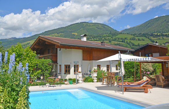 Property in 5722 Niedernsill: Great Cinema ... Near Zell am See! Country villa with pool on a great plot of land