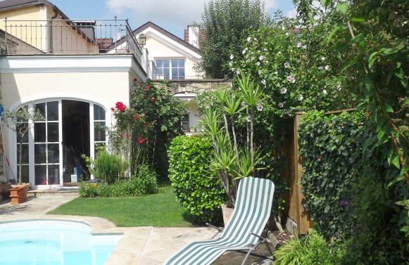 Property in 5020 Salzburg - Maxglan: Bring the sunny south home! Family house in Mediterranean style and pool