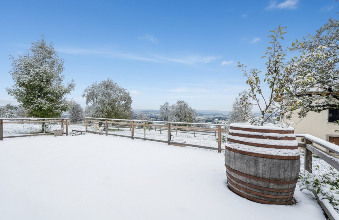 Immobilie in 4816 Salzkammergut - Nähe Gmunden : FÜR PFERDE-LIEBHABER! Traditioneller Vierkanthof mit 6 Boxen - bild 2