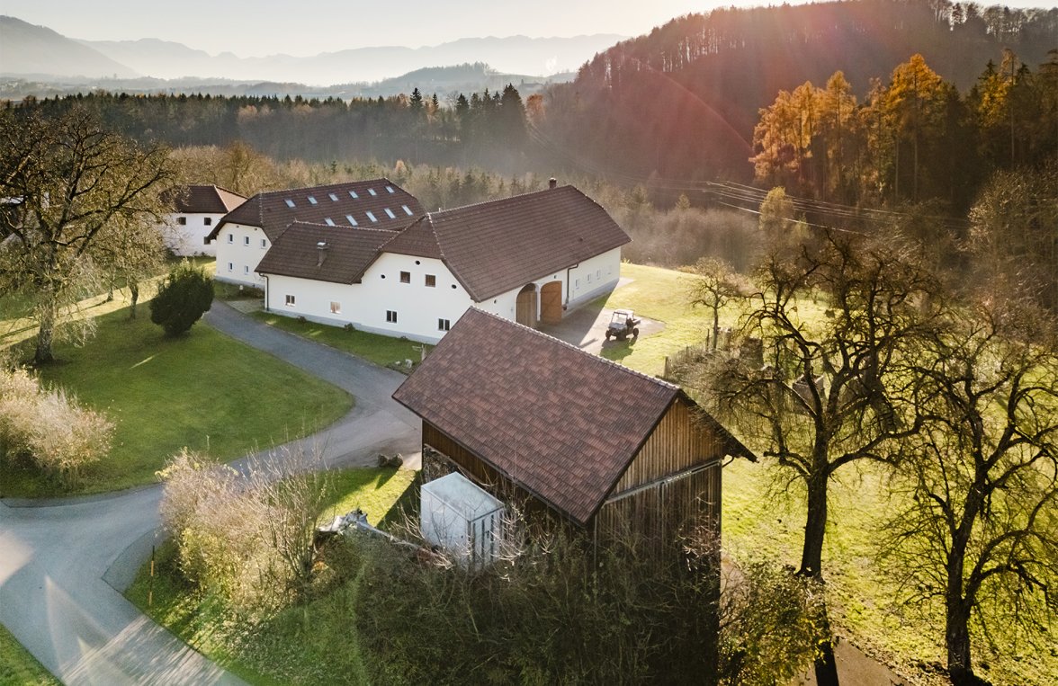 Property in 4664 Oberösterreich - Salzkammergut, Nähe Gmunden : Completely renovated square farmhouse in the ‘Salzkammergut’  - picture 2