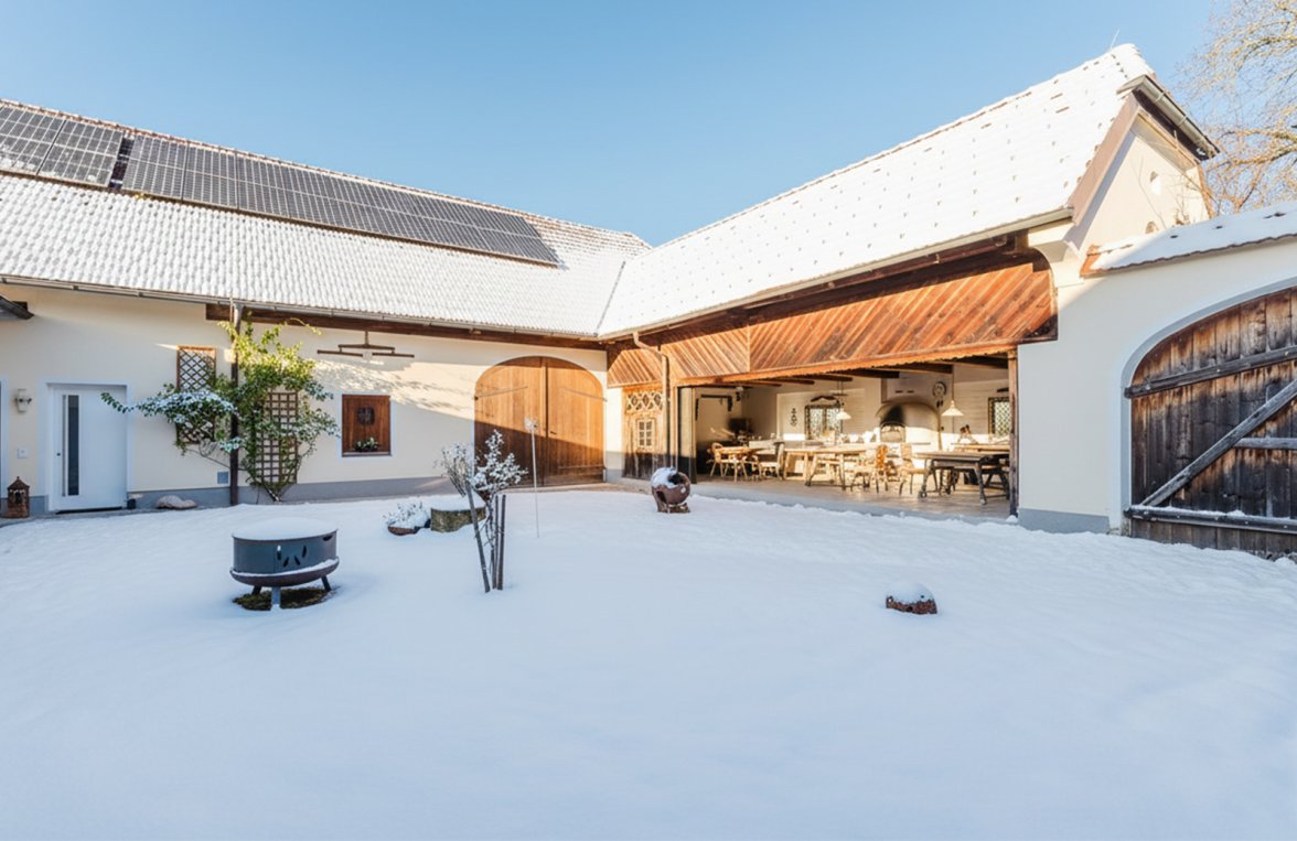 Property in 4664 Oberösterreich - Salzkammergut, Nähe Gmunden : Completely renovated square farmhouse in the ‘Salzkammergut’  - picture 1