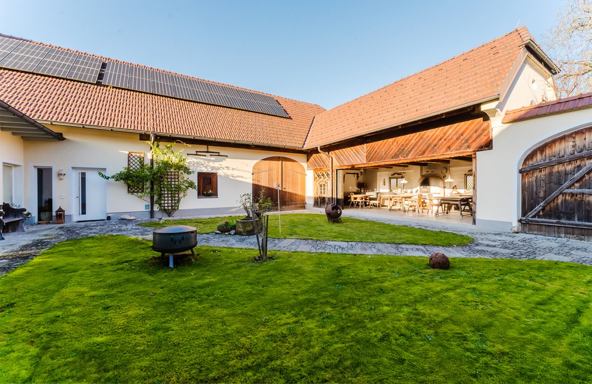 Property in 4664 Oberösterreich - Salzkammergut, Nähe Gmunden : Completely renovated square farmhouse in the ‘Salzkammergut’  - picture 1