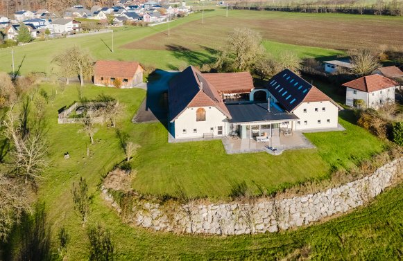 Property in 4664 Oberösterreich - Salzkammergut, Nähe Gmunden : Completely renovated square farmhouse in the ‘Salzkammergut’ 