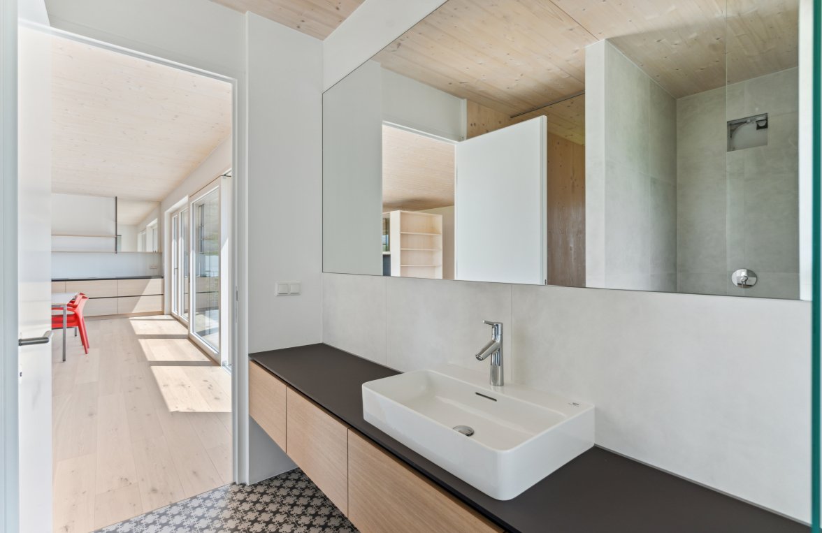 Property in 4816 Nähe Gmunden/Salzkammergut: DOPPELHAUSHÄLFTE NEU INTERPRETIERT! Modern Wohnen im Architekturjuwel - picture 2