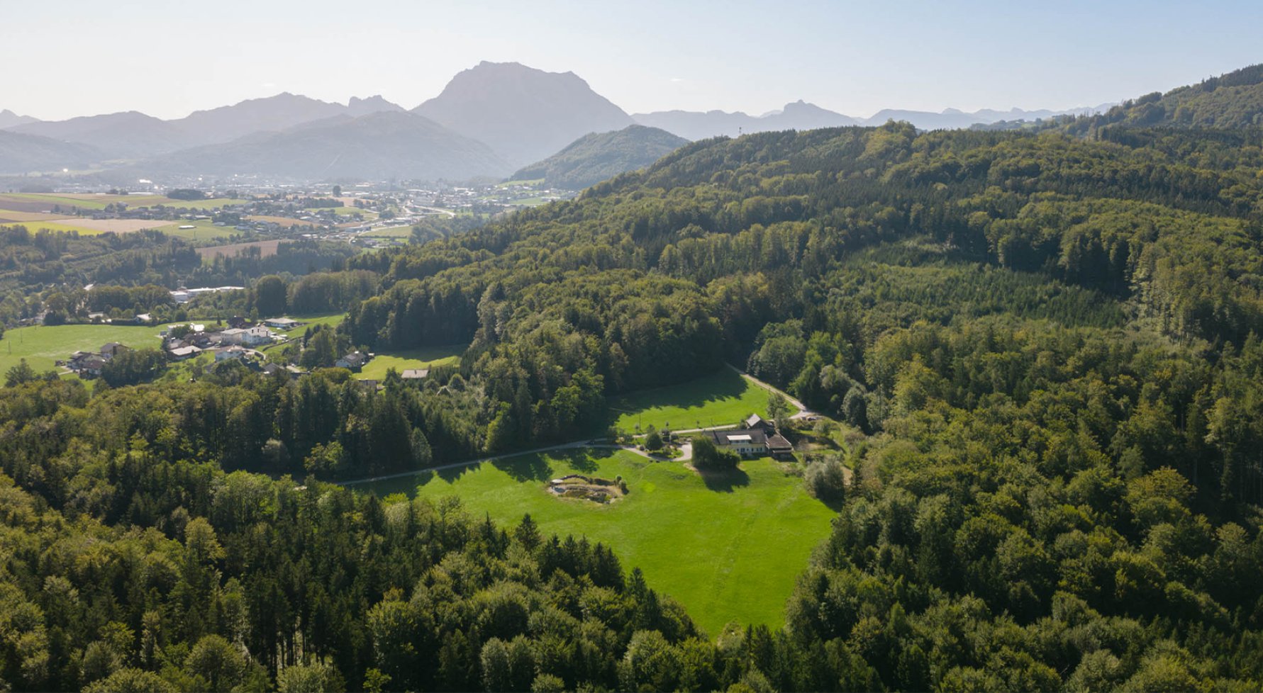 Immobilie in 4845 Salzkammergut - Nähe Gmunden : Reiterparadies mit Schwimmteich in der Nähe von Gmunden   - bild 1
