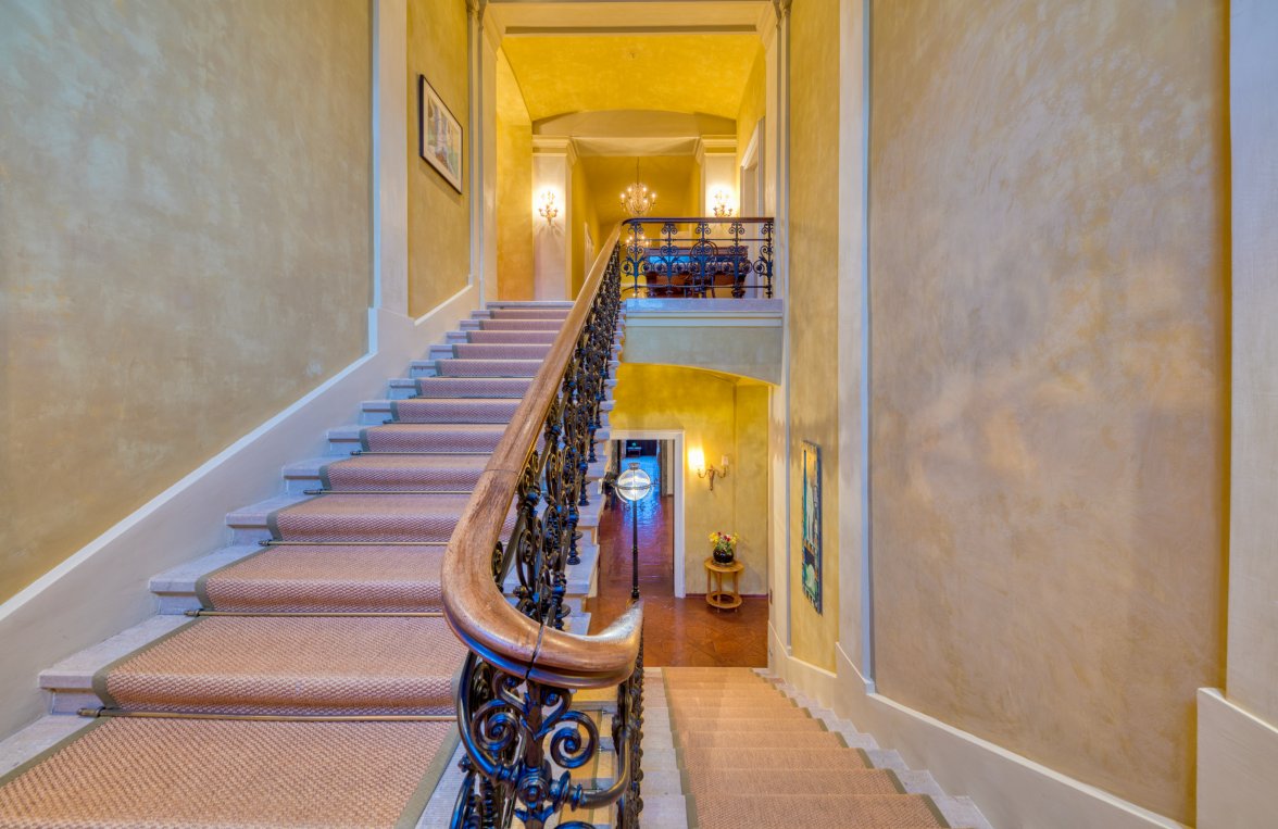 Immobilie in 5020 Salzburg - Anif: Absolute Alleinlage - Historische Villa auf 3,1 ha eingezäuntem Parkgrund - bild 7