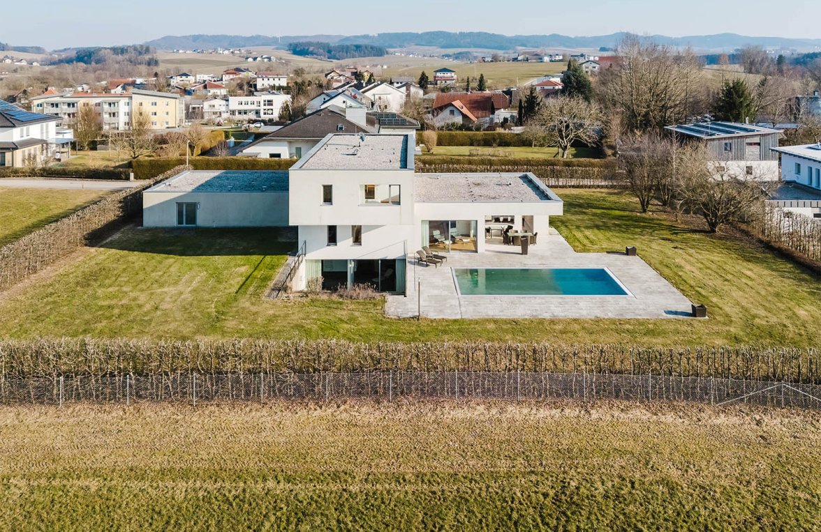 Immobilie in 4921 Oberösterreich - Nahe Ried i. Innkreis: MODERNE RESIDENZ IN MALERISCHER HÜGELLAGE: Architekturtraum nahe Messestadt Ried - bild 9
