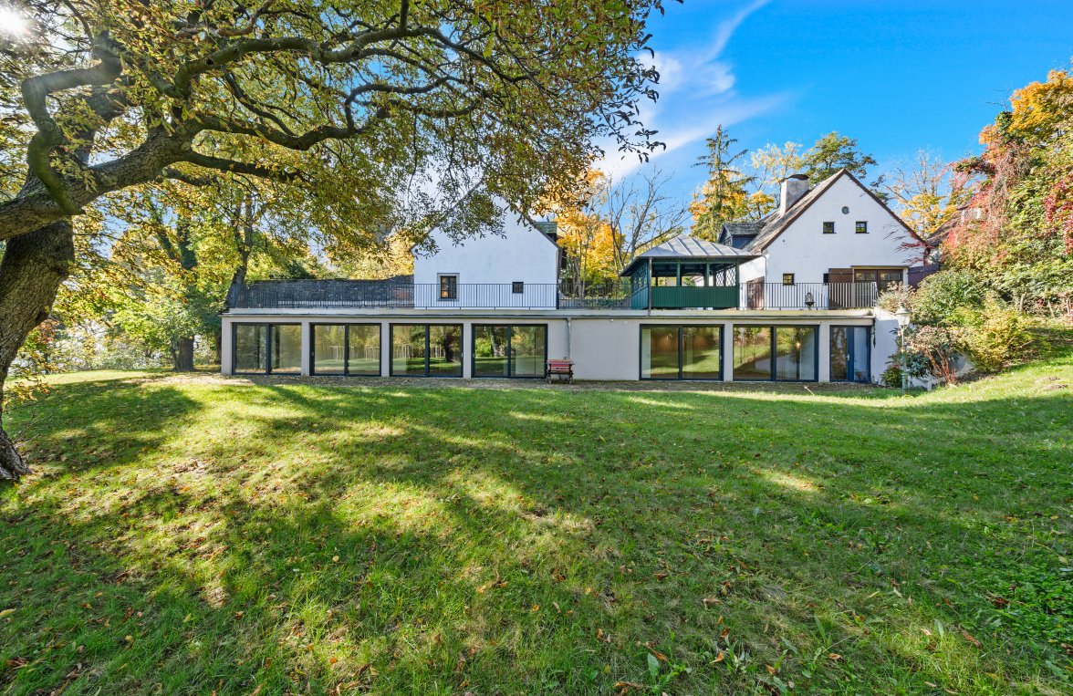 Property in 1190 Wien, 19. Bezirk: Love of nostalgia: Historic villa on the Kahlenberg with a view over Vienna - picture 1