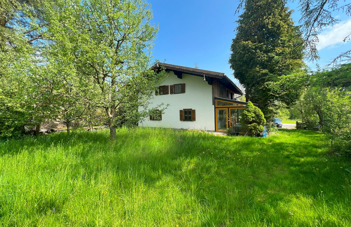 Immobilie in 5112 Salzburg - Lamprechtshausen: Sanierungsbedürftiges Haus mit viel Potential Nähe Lamprechtshausen - bild 1
