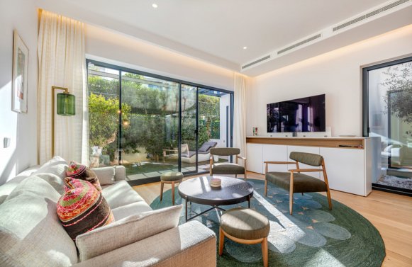 Immobilie in 07181 Spanien - Cala Vinyas: Moderne Villa mit eigenem Pool und Garten, nur wenige Schritte vom Strand 