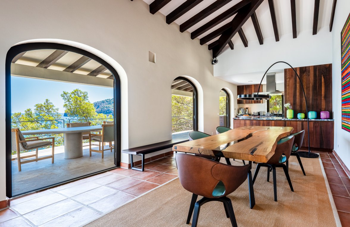 Property in 07160 Mallorca - Camp de Mar: Unique villa in the bay of Camp de Mar with sea access - picture 5