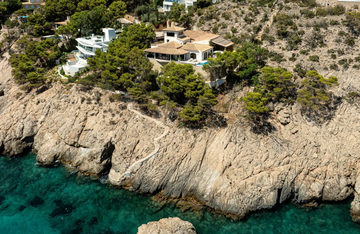 Property in 07160 Mallorca - Camp de Mar: Unique villa in the bay of Camp de Mar with sea access - picture 11