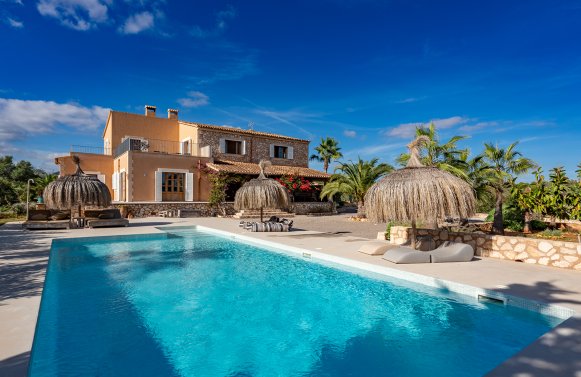 Property in 07670 Portocolom: Finca mit Panoramablick über Portocolom und Vermietungslizenz