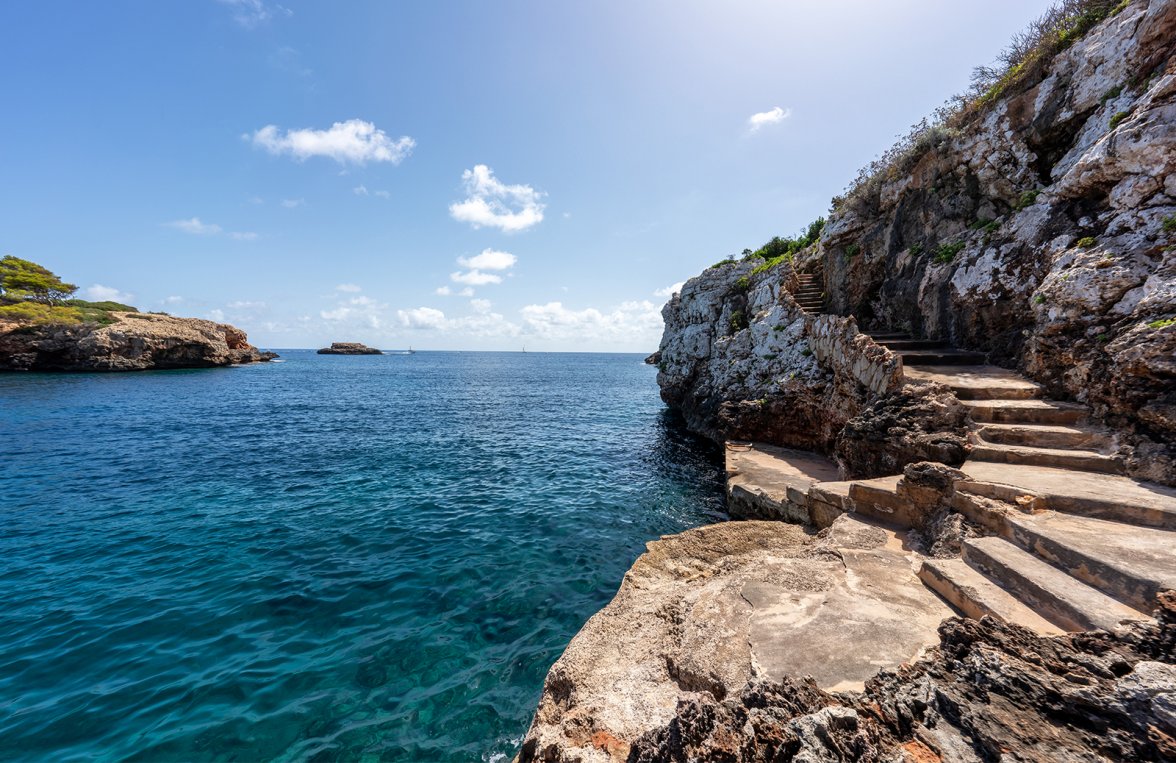 Property in 07660 Santanyi: Seafront chalet with unobstructable view in Cala d'Or - picture 1