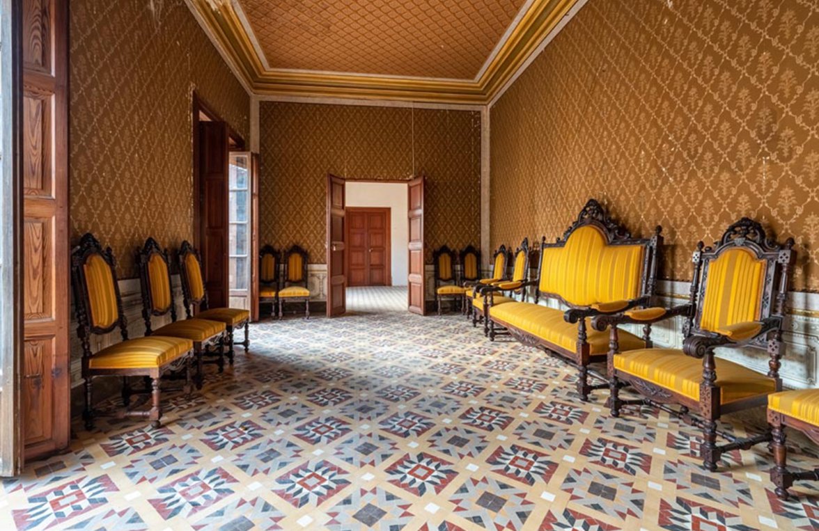 Property in 07620 Mallorca - Llucmajor: Attention visionaries! Stately town house in the center of Llucmajor - picture 2