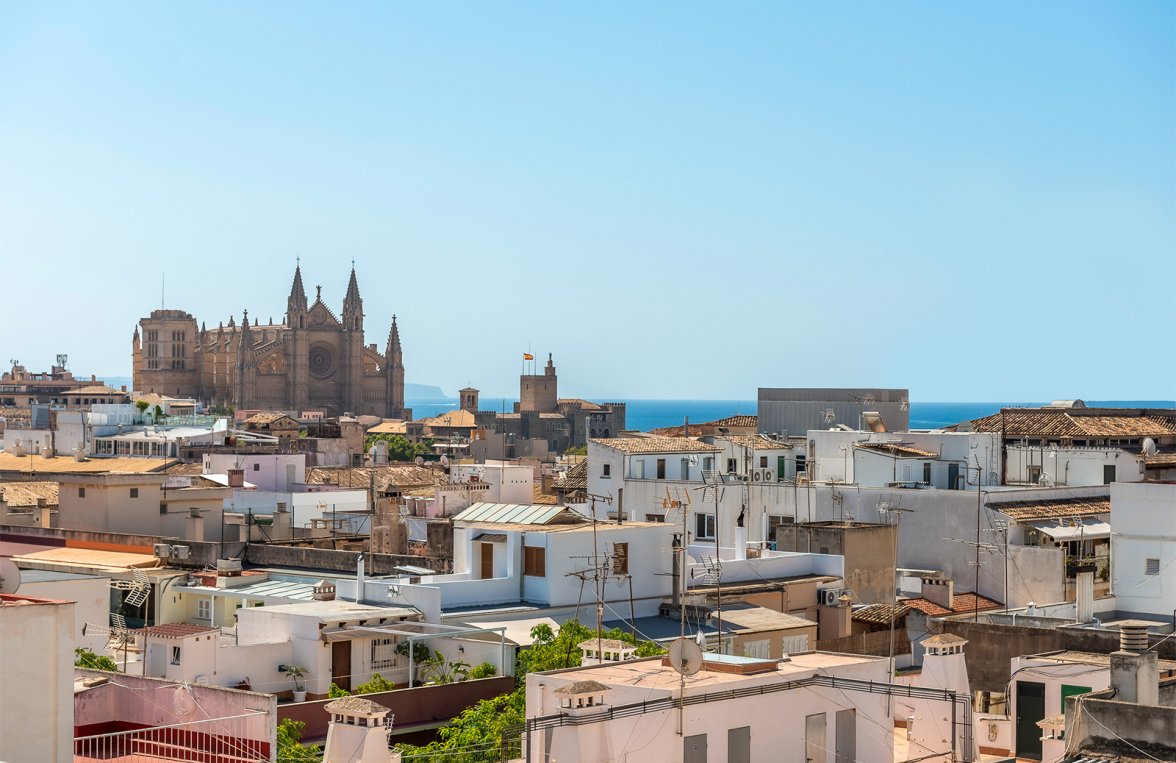 Property in 07003 Mallorca - Palma de Mallorca: Location, location, location! 170 m² flat in need of renovation in the center - picture 1