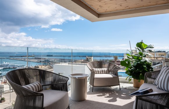 Immobilie in 07001 Mallorca - Palma de Mallorca: Koffer packen und einziehen! Exklusive Wohnung mit spektakulärem Meerblick