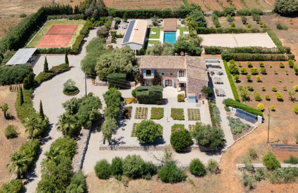 Property in 07630  Mallorca - Porreres: Spacious property with guest house and tennis court near Porreres