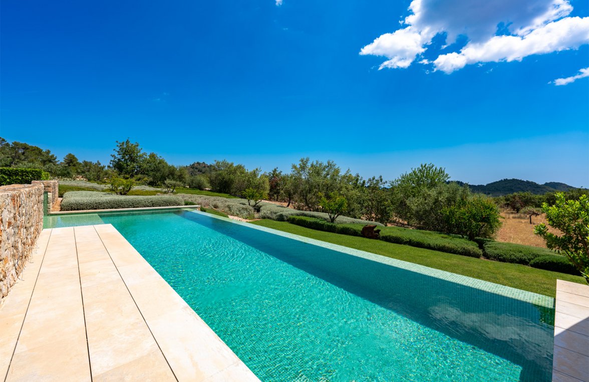 Immobilie in 07670 Spanien - Portocolom: Finca Juwel mit grandiosem 360 Grad Blick bis zum Meer - bild 2
