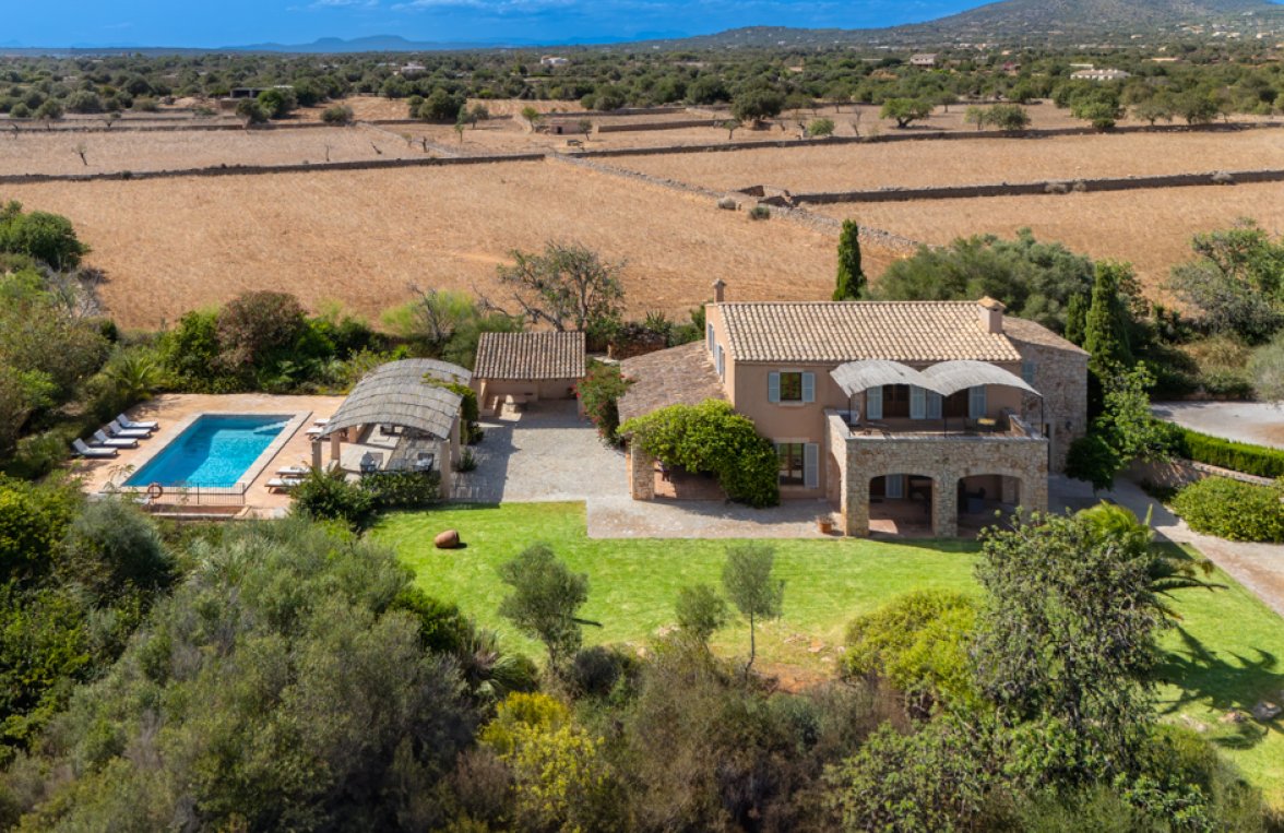 Property in 07650 Mallorca - Santanyi: Dream of an retreat - natural stone finca with great outdoor area and guest house - picture 1