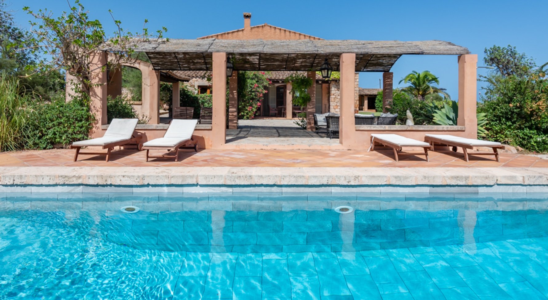 Property in 07650 Mallorca - Santanyi: Dream of an retreat - natural stone finca with great outdoor area and guest house - picture 1