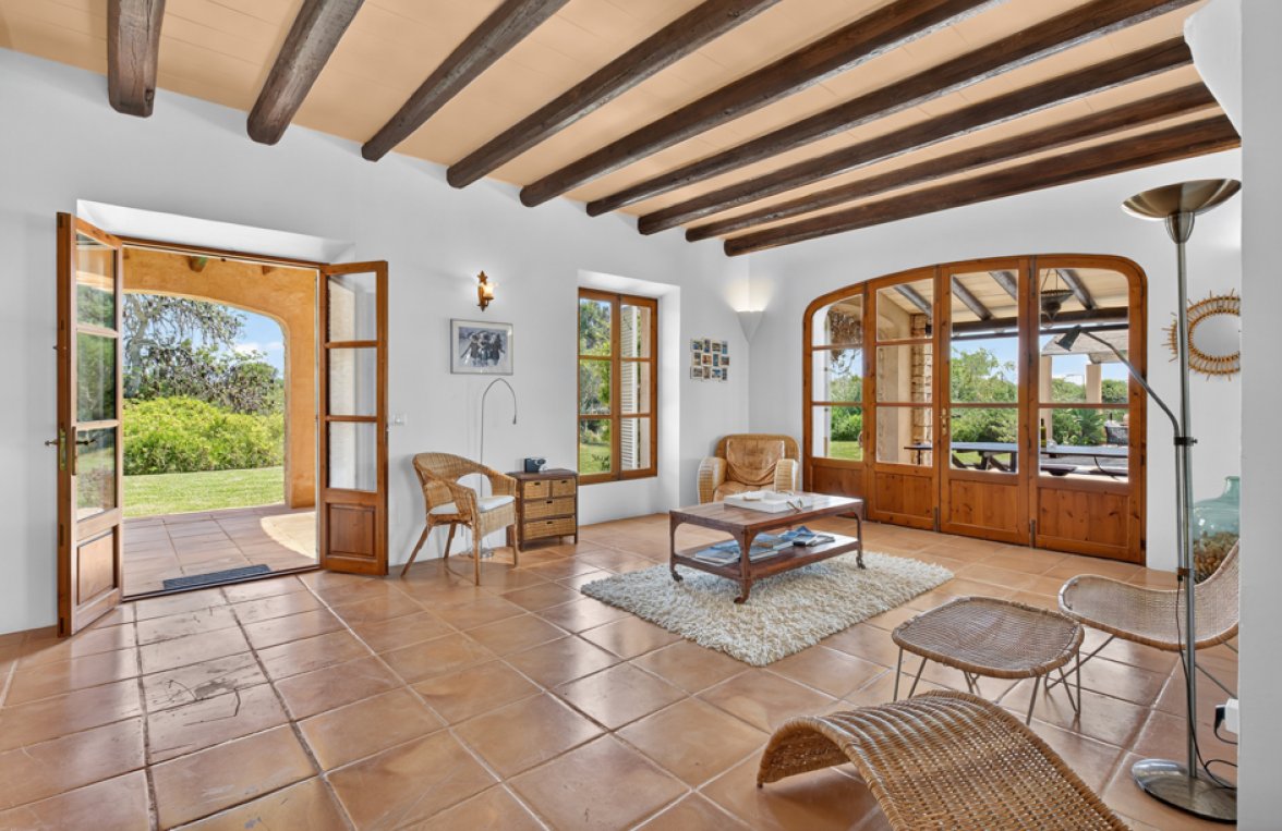 Property in 07650 Mallorca - Santanyi: Dream of an retreat - natural stone finca with great outdoor area and guest house - picture 2
