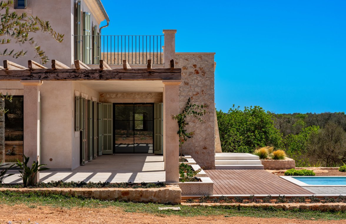 Property in 07650  Mallorca - Santanyí : Stylish architect-designed finca with infinity pool near Santanyí - picture 2