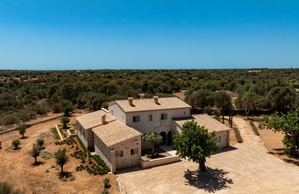 Immobilie in 07650  Mallorca - Santanyí : Stilvolle Architekten-Finca mit Infinity Pool nahe Santanyí