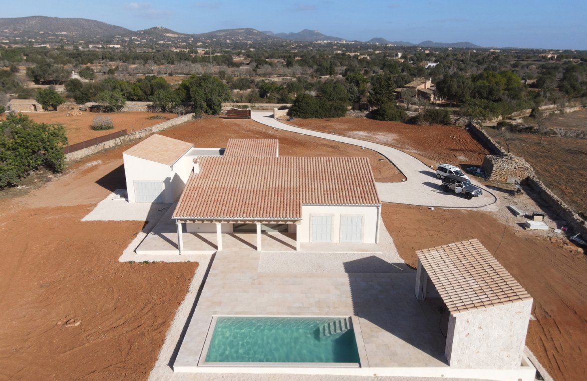 Property in 07650 Mallorca - Santanyi: Stylish new-build finca with a view till Santanyi! - picture 2