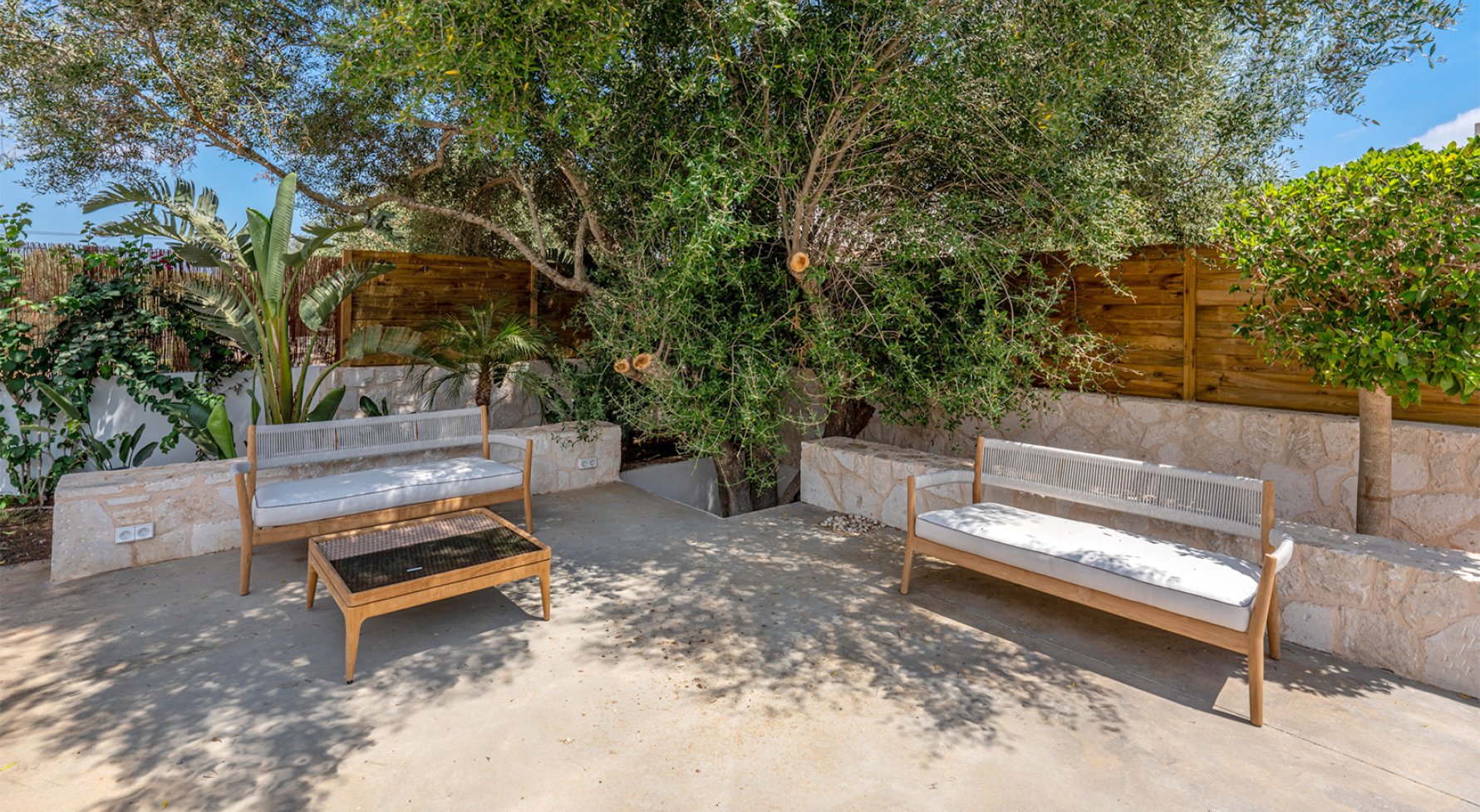Property in 07690 Mallorca - Cala Llombards: Detached designer house near Cala Llombards beach - picture 1