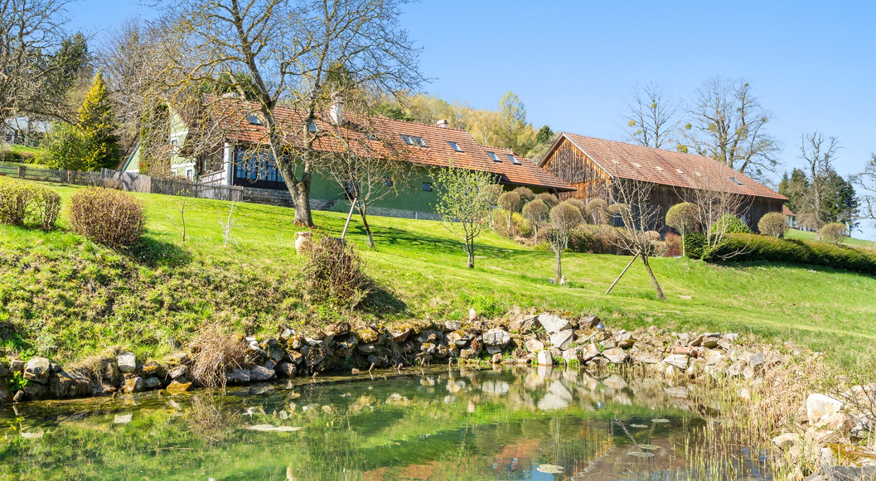 Immobilie in 3052 Wienerwald: Landjuwel im Wienerwald: Anwesen auf 37,5 Hektar mit Pool und Naturteich - bild 1