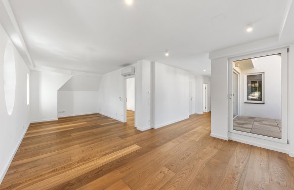 Immobilie in 3400 Niederösterreich - Klosterneuburg: Leben im Wandel der Zeit: DG-Wohnung im ehem. Kinogebäude in Klosterneuburg
